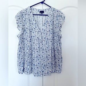 Flutter sleeve blue flower knit top